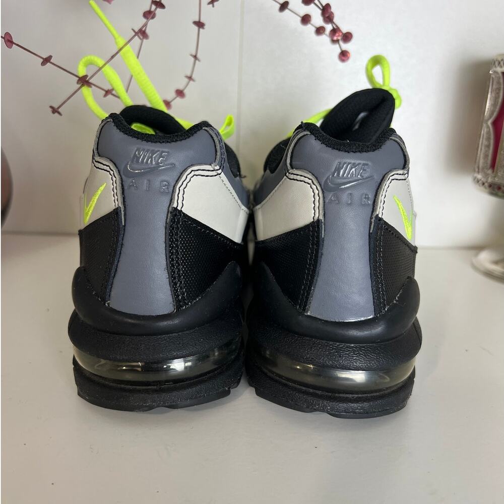Nike Air Max 95 Boys 4.5Y Streetwear Retro Black Grey Volt Running Sneakers - Picture 8 of 11